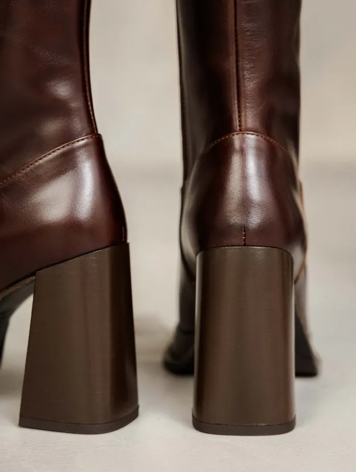 Callie Irish Coffee Women Bobbies Knee High Boots