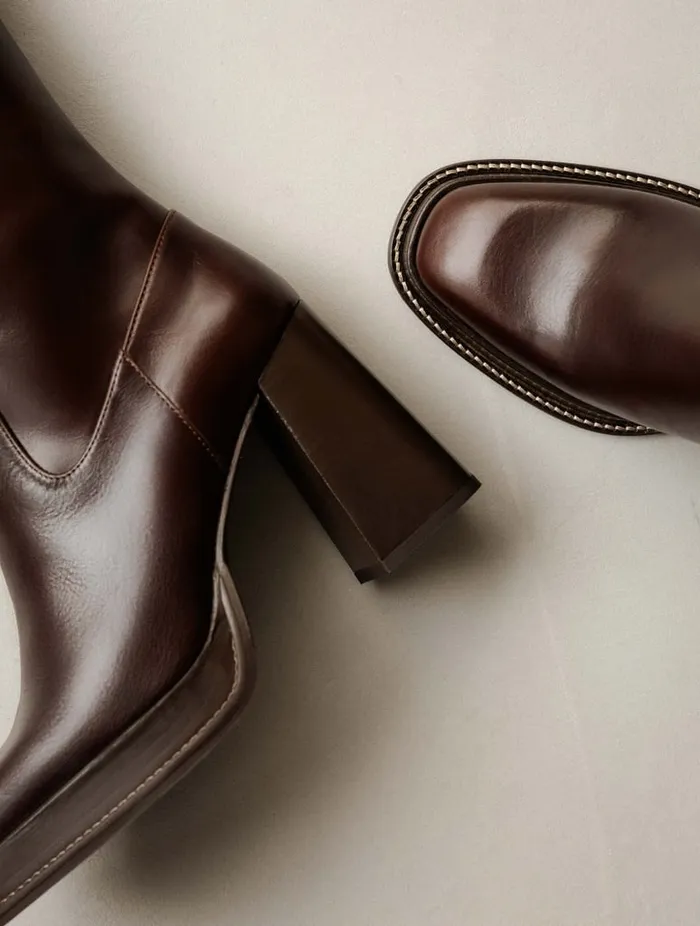 Callie Irish Coffee Women Bobbies Knee High Boots