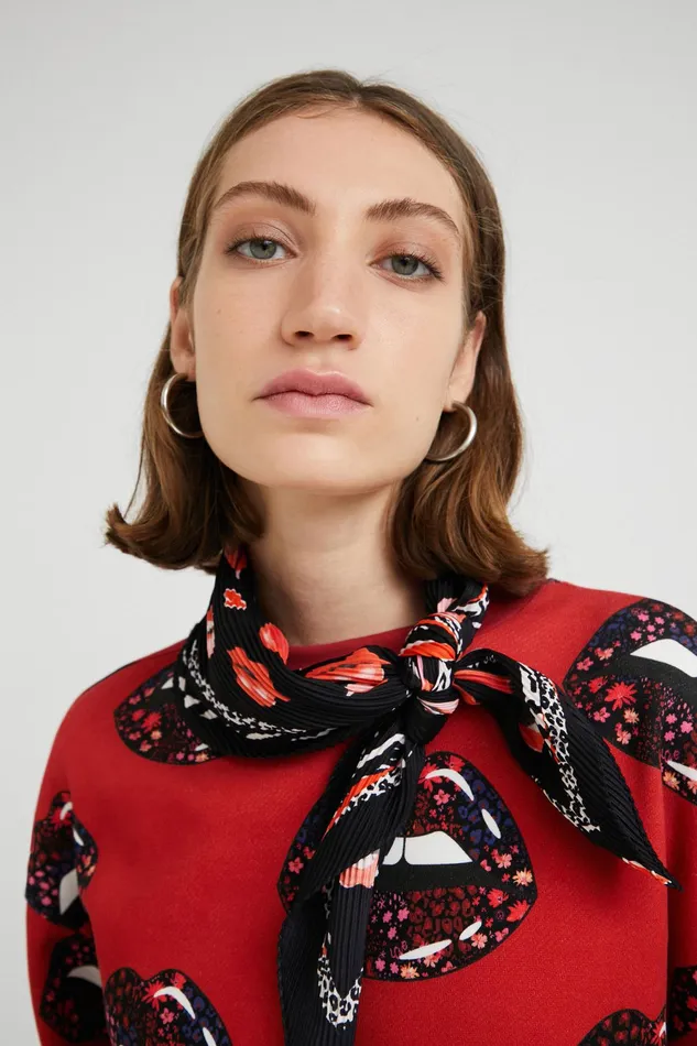 Desigual Square Pleated Kisses Foulard Women Scarves