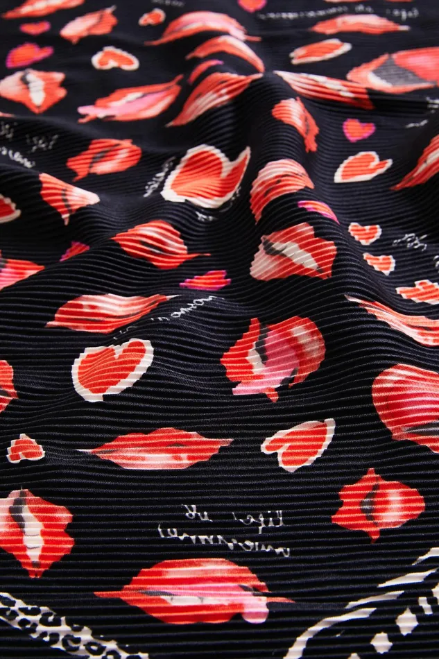 Desigual Square Pleated Kisses Foulard Women Scarves