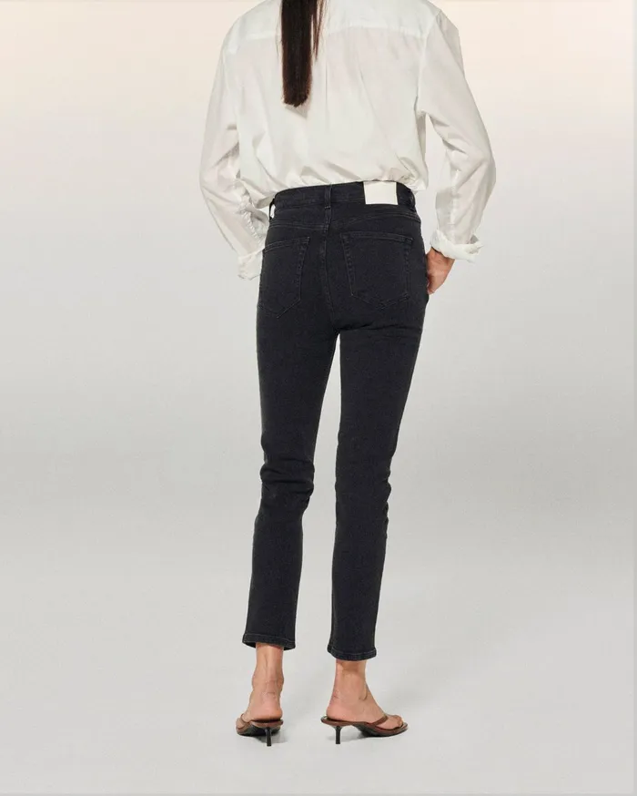 From Future Jeans Women Slim Fit Johnny Jeans Black