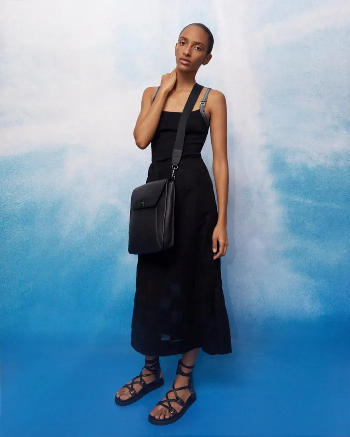 Medium Anouk Messenger In Cervocalf Leather Black Women Akris Messenger Bags