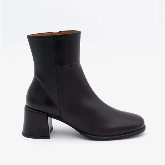 ngel Alarcn Boots And Booties Woman YTIMIA 8211 Leather Ankle Boots With Rounded Toe Wide Heel And Zipper