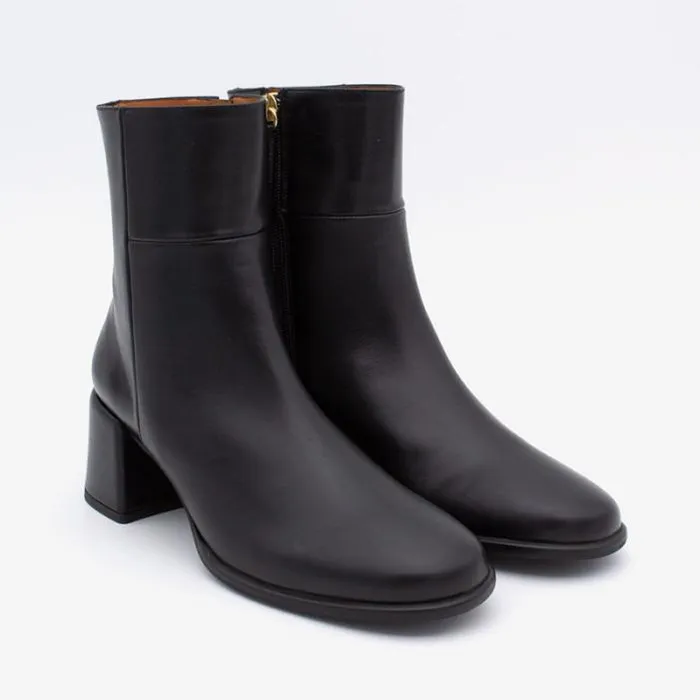 ngel Alarcn Boots And Booties Woman YTIMIA 8211 Leather Ankle Boots With Rounded Toe Wide Heel And Zipper