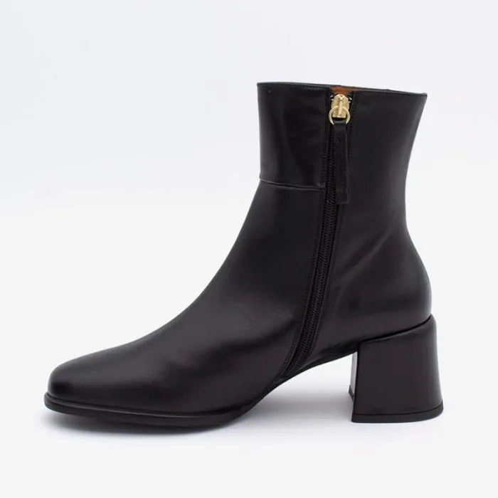 ngel Alarcn Boots And Booties Woman YTIMIA 8211 Leather Ankle Boots With Rounded Toe Wide Heel And Zipper