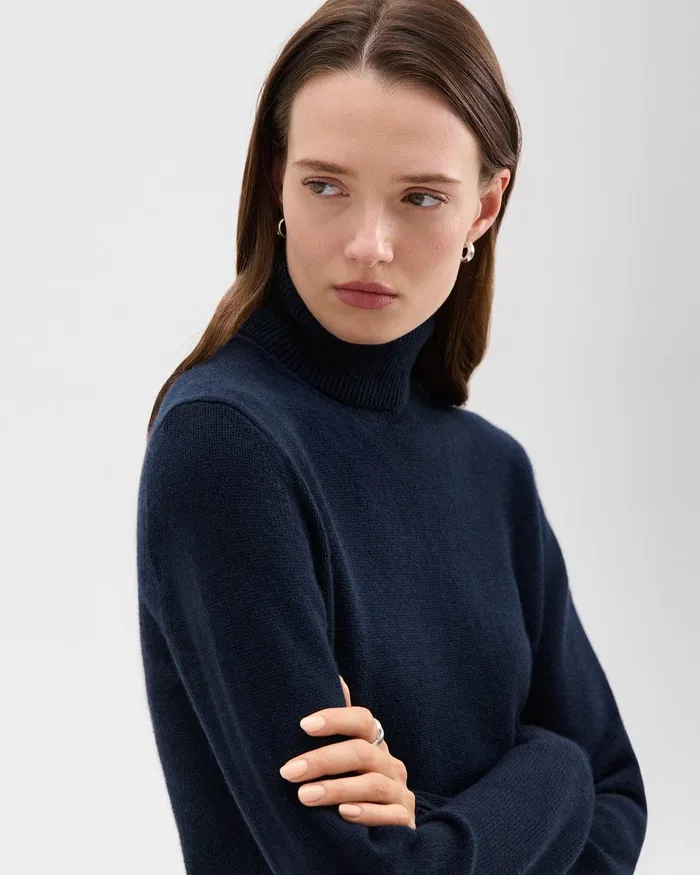 Women Sweaters Cardigans Theory Turtleneck Sweater In Cashmere Nocturne Navy